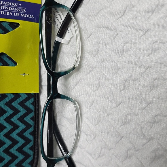 NWT READY TO WEAR READERS - Picture 5 of 6